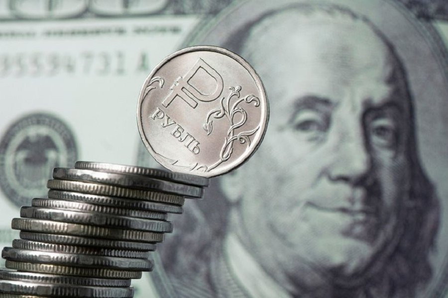 «Взгляд»: От рубля ждут сотню за доллар