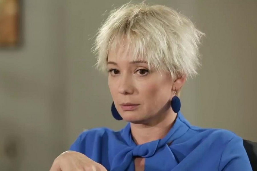 Чулпан Хаматова не понимает, почему Ахеджакова все еще не уехала из РФ
