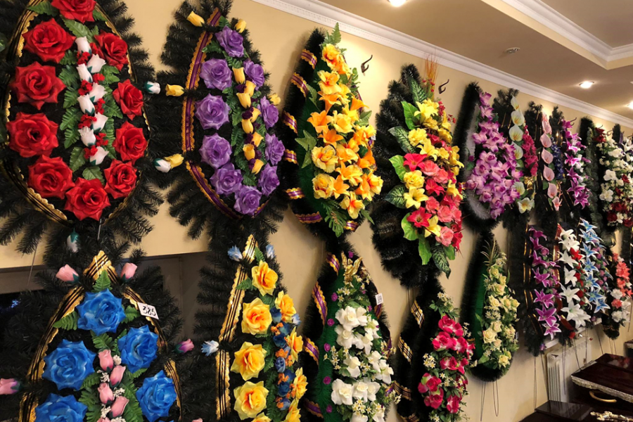 Красноярский Дом офицеров опубликовал тендер по закупке 580 венков с траурными лентами