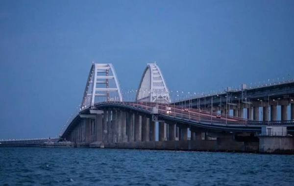 Крымский мост закрыли на ремонт до утра пятницы