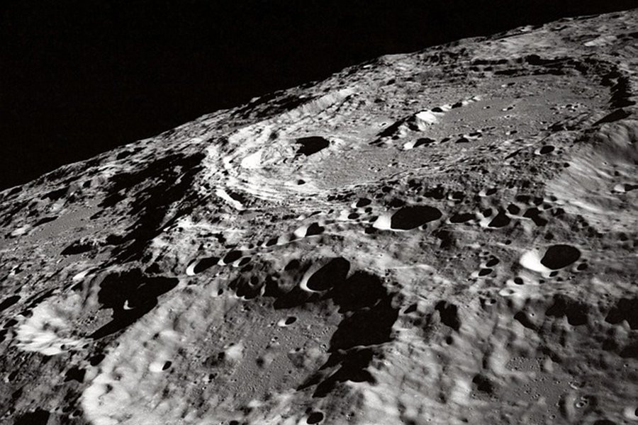 Некоторый лунный реголит лучше подходит для жизни за счет земли на Луне