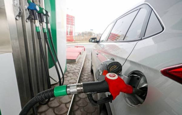 Новак пообещал жесткие меры, если топливо продолжит дорожать