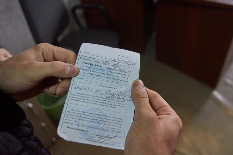 «Срок службы»: россиянам стали рассылать повестки с предупреждением