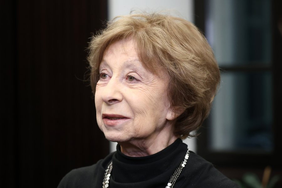 Стала известна сумма гонорара народной артистки РФ Лии Ахеджаковой за спектакль за границей