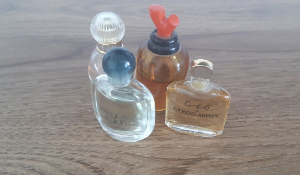 Как наносить духи, чтобы шлейф держался втрое дольше: большинство женщин не догадывается