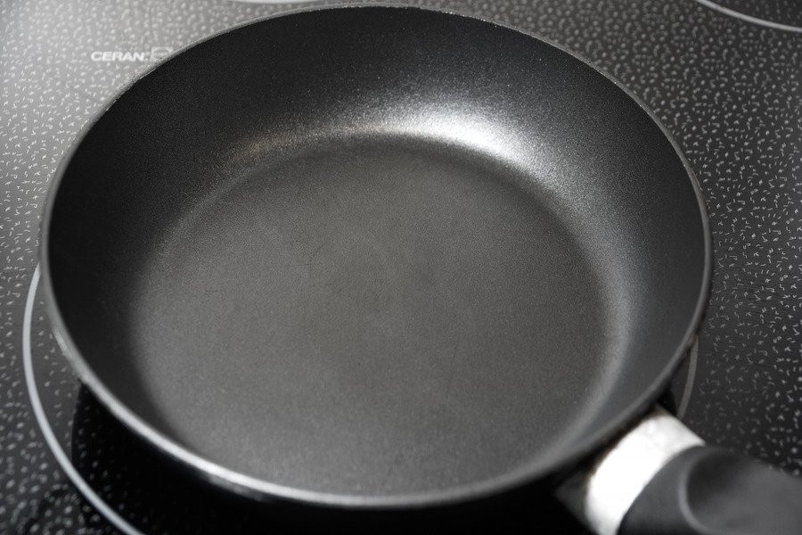 Антипригарные покрытия и другие разновидности PFAS повышают риск рака щитовидной железы
