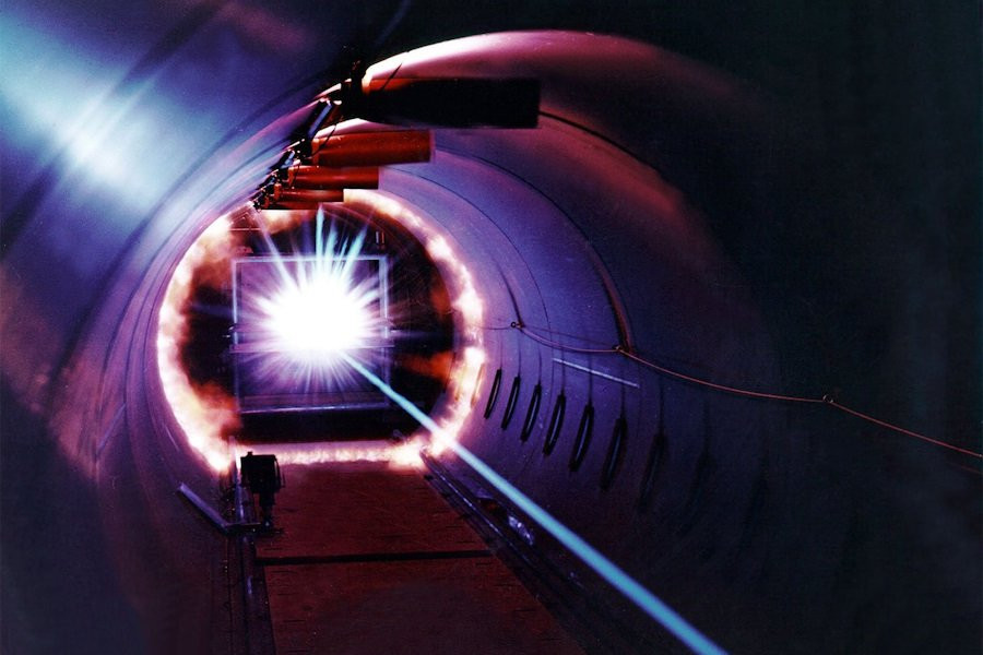 Ученые предложили создать компактные лазеры на основе квазичастиц