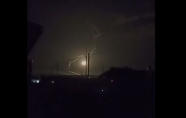 В небе над Брянском дважды прозвучали сильные взрывы