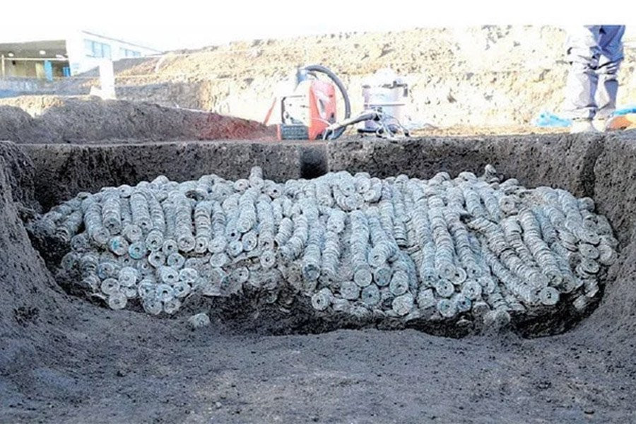 Археологи обнаружили в Японии тайник со 100 000 древних монет