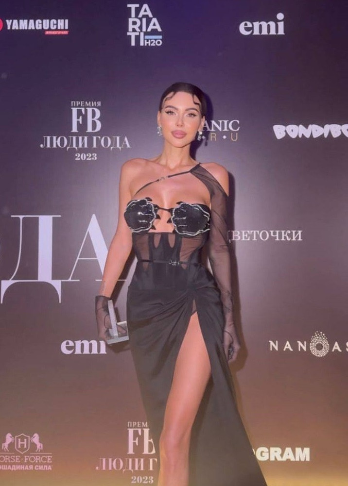 На премию журнала Forbes «Люди года» Оксана Самойлова выбрала откровенный наряд