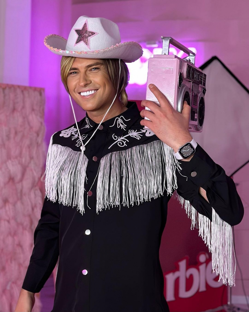 Певец Шаляпин заявил, что больше не может позволить себе ходить в ЦУМ за брендовыми вещами