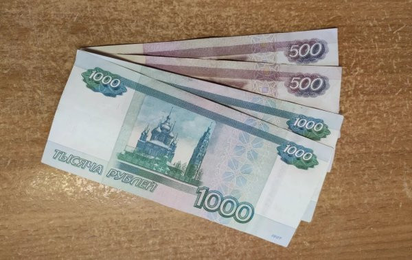 Владимир Путин подписал закон о повышении МРОТ на три тысячи рублей