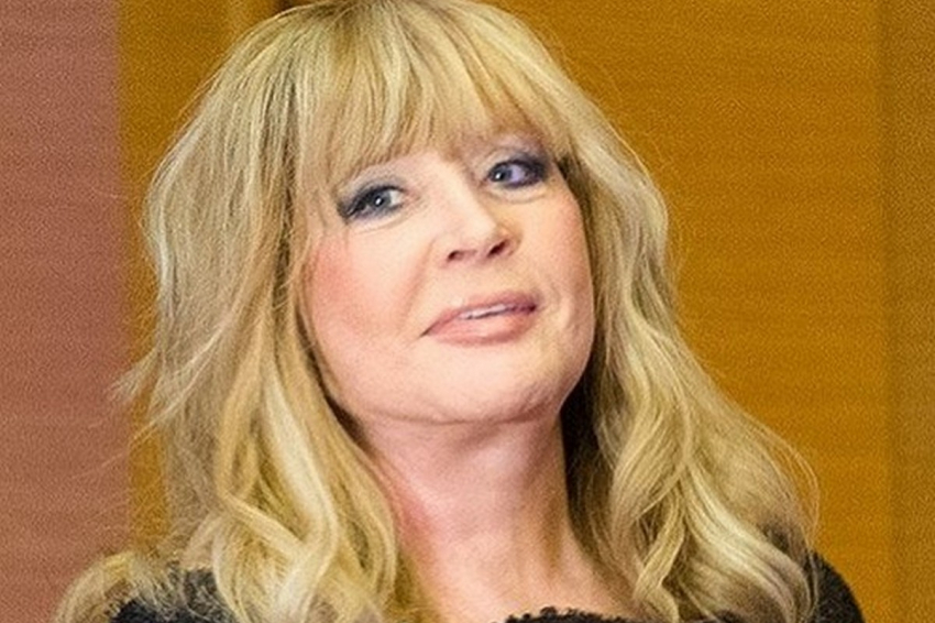 Алла Пугачева нашла нужным разгромить Раймонда Паулса за песню «Миллион алых роз»