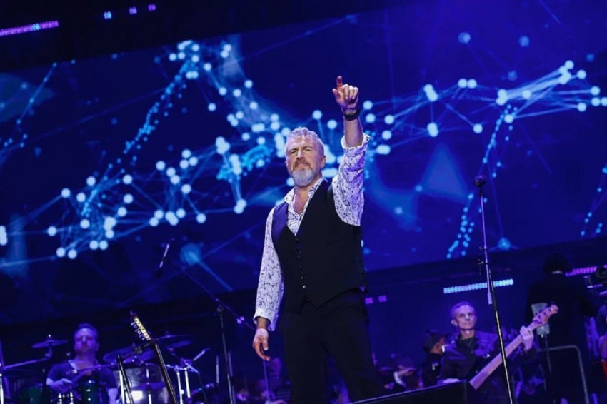 Агутин нашел смелость прояснить конфликт с певцом SHAMAN на «Песне года»