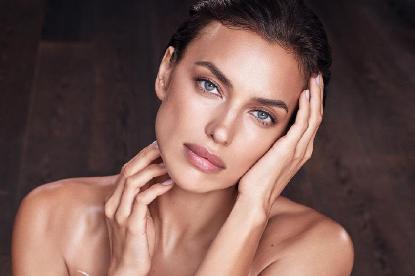 Ирина Шейк нашлась на пляже в тесном бикини