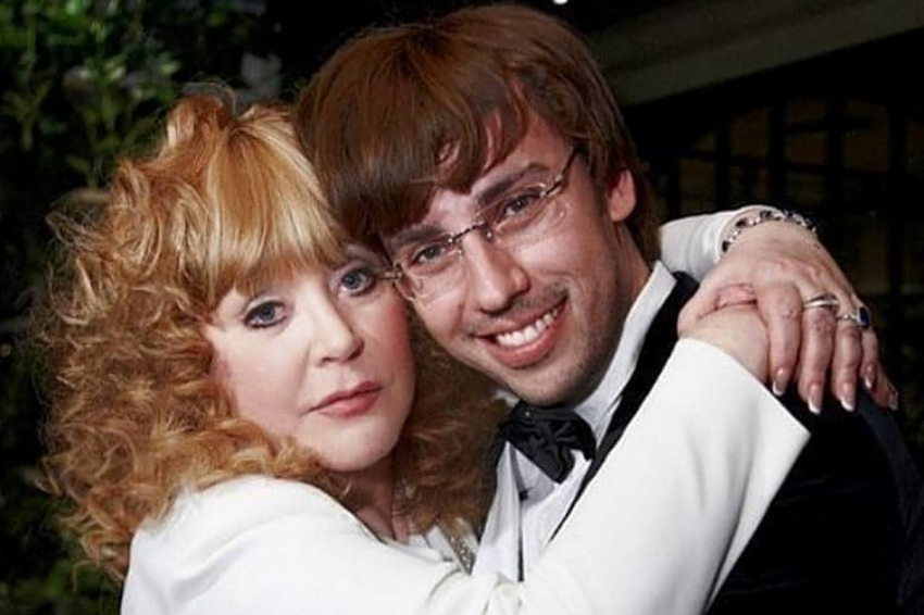 Актер Галкин нашел нужным сообщить о тяжелой жизни Пугачевой и ее мужа-иноагента