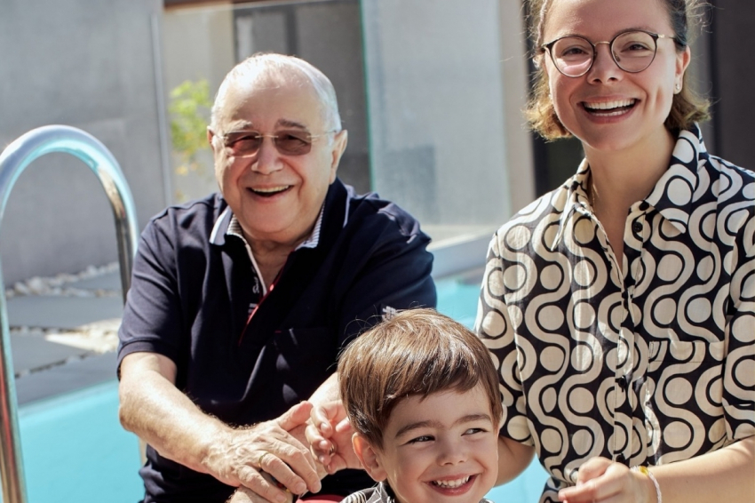 «Такой Петросянчик!»: Подросшего сына юмориста нашли полной копией отца