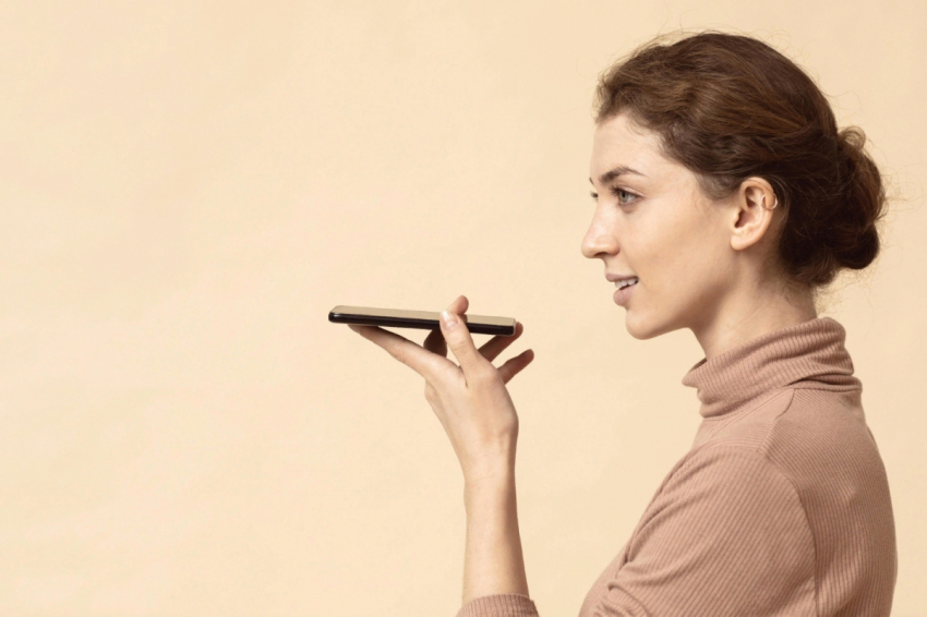 Эксперт решил предостеречь россиян от отправки голосовых сообщений из-за мошенников