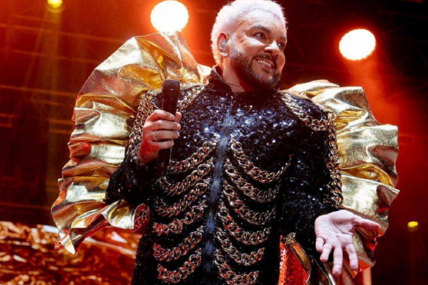 Певец Филипп Киркоров решил назвать виновных в его участии в «голой» вечеринке