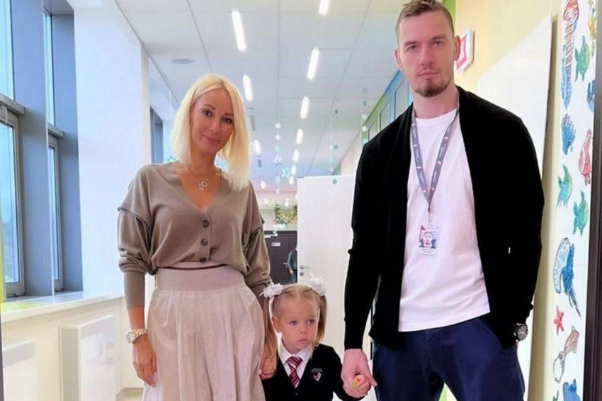 Телеведущая Лера Кудрявцева решила провести дискотеку после слов о разрыве с мужем