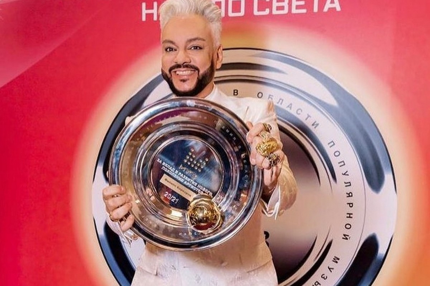 Певцу Киркорову решили до весны продлить «бойкот» после «голой» вечеринки