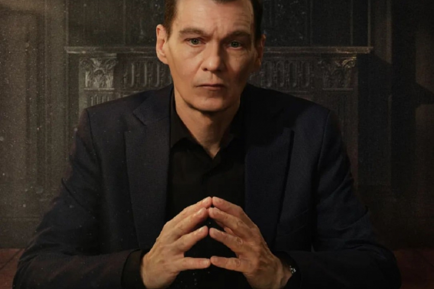 «Кологривый так не считает»: Филипп Янковский достойно ответил молодому актеру за критику коллег — зал разразился аплодисментами