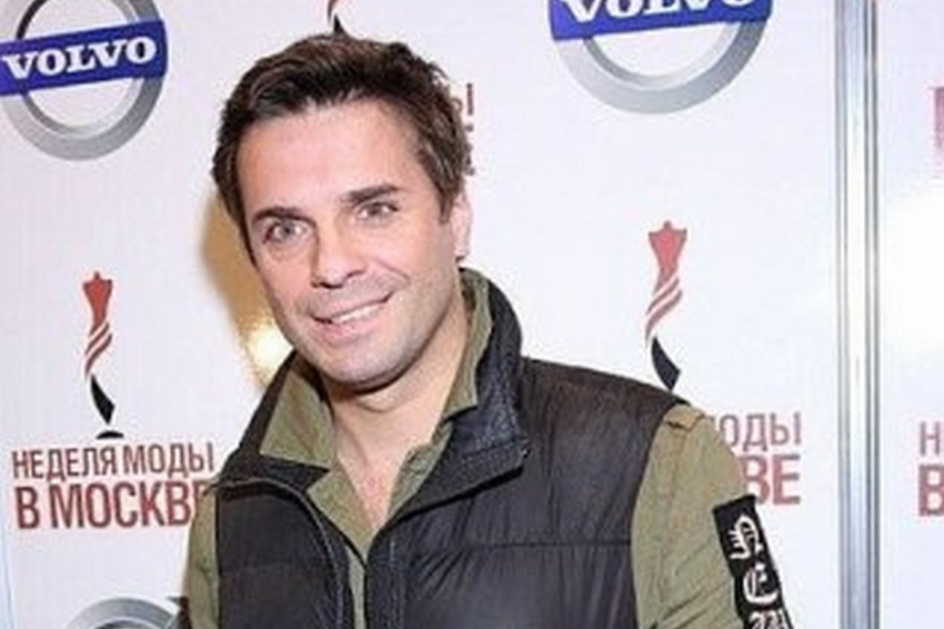 Актер Сергей Астахов решил объясниться перед зрителями за спектакль