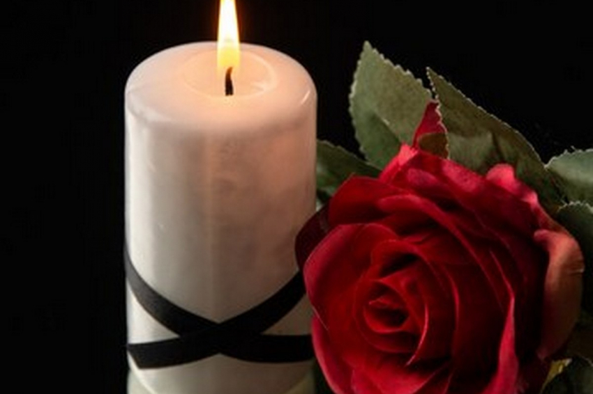 Погибшую в Екатеринбурге 32-летнюю женщину в квартире ждали двое сыновей