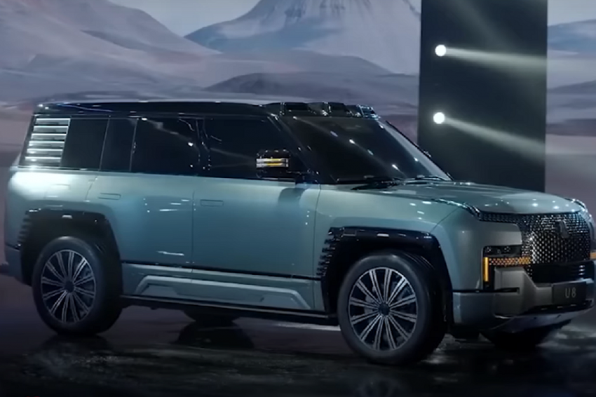 Гибридный внедорожник BYD Yangwang U8 из КНР оснастят дроном-разведчиком
