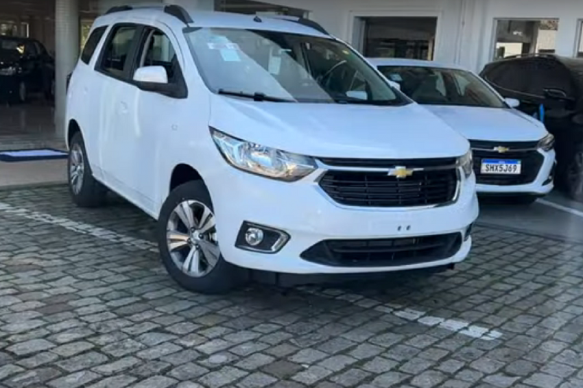 Chevrolet рассекретила внешность нового компактвэна на базе Cobalt