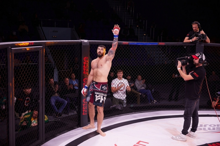 «Я буду безумно счастлив»: Боец ММА публично признался певице МакSим в любви