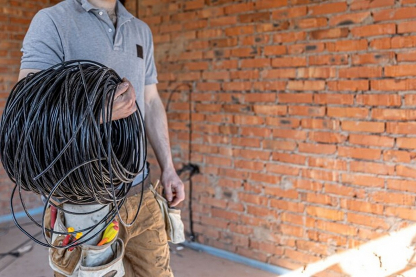 В Екатеринбурге женщине предложили провести электричество в дом за ?11 млн