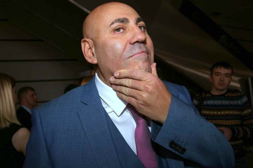 «Все могут ошибаться»: Иосиф Пригожин встал на защиту полуобнаженных звезд, посетивших вечеринку Ивлеевой — продюсер требует отстановить травлю