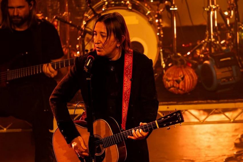 «Щедрое предложение»: Гримёр Шуры из «Би-2» заявила о домагательствах музыканта — предложил уединиться после концерта