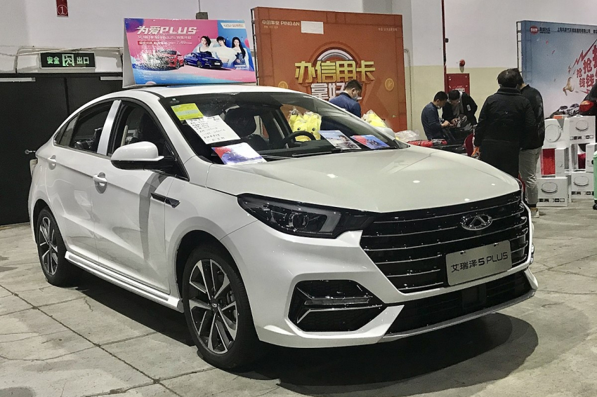 На Урале чиновники мэрии не стали скрывать, что купили иномарку, не рекомендованную Минпромторгом