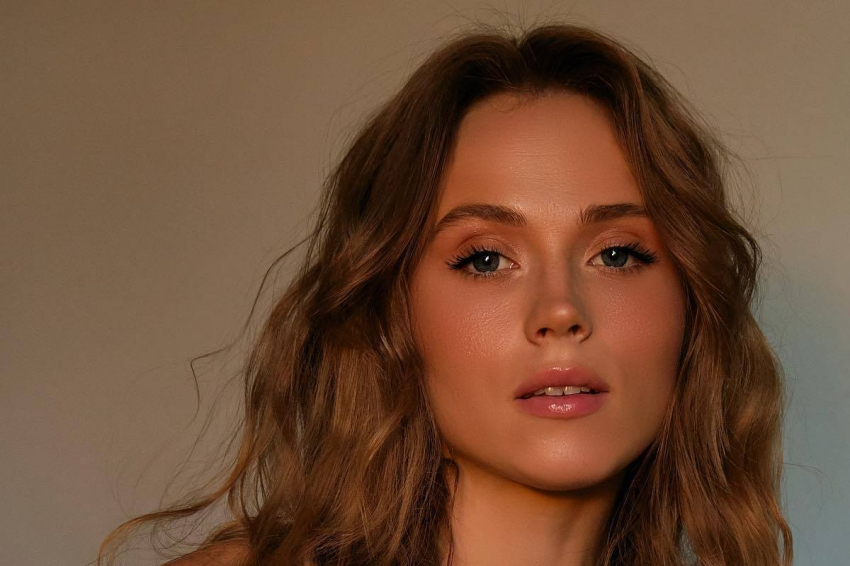 «Я российская актриса»: Анна Кошмал удивила неожиданным признанием — звезда оказалась в неприятной ситуации