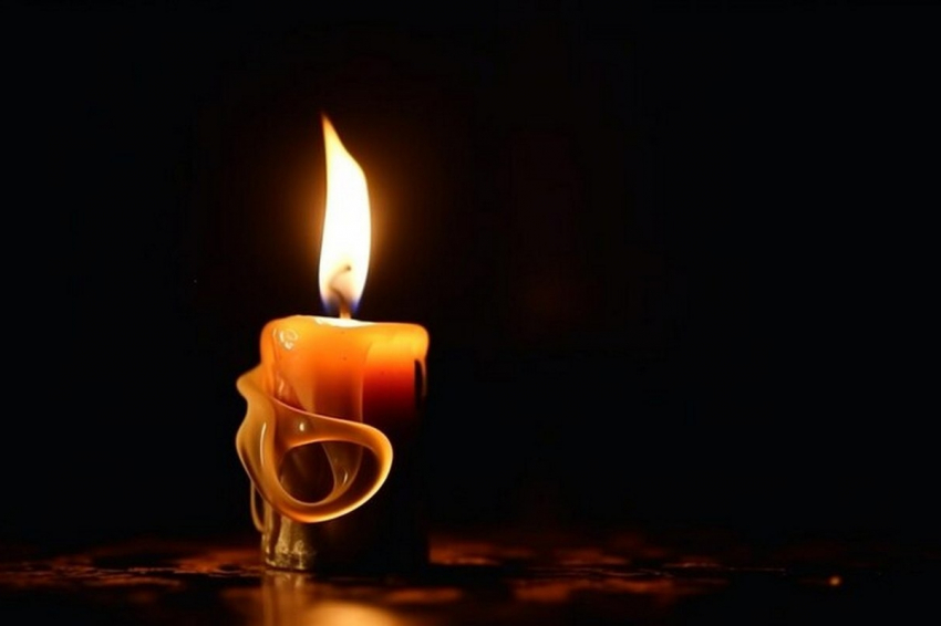 Актер «Зачарованных» умер перед своим 51-летием после критичной дозы алкоголя