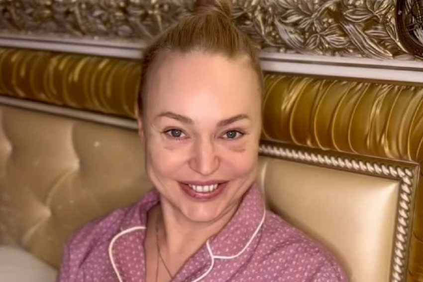 «Огромные синяки и страшная боль»: Алла Довлатова с каждым днем выглядит все хуже — актриса даже не может сомкнуть губы