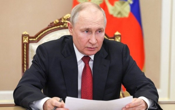 Владимир Путин пообещал продлить программу "Молодая семья"