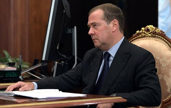 Медведев прокомментировал смерть перебежчика Кузьминова