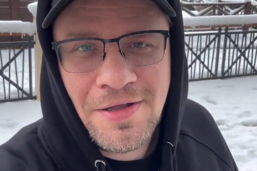 «Ее нет»: Три года отношений Гарика Харламова и Юлии Ковальчук закончились крахом — комик бросил любимую