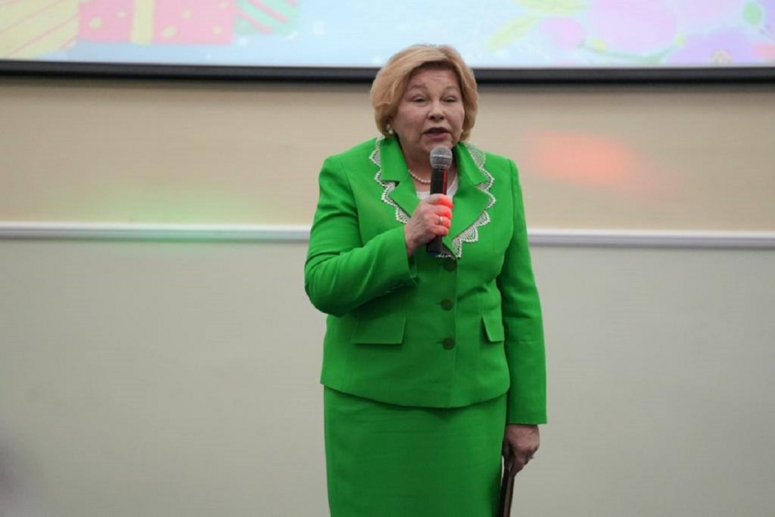 Депутат Елена Драпеко объяснила, почему телеканалы РФ не хотят ставить песни об СВО