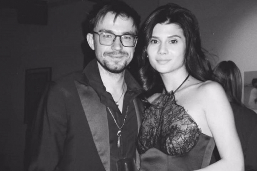 Актер Александр Петров вышел в свет с замученной женой — вот и сказке конец