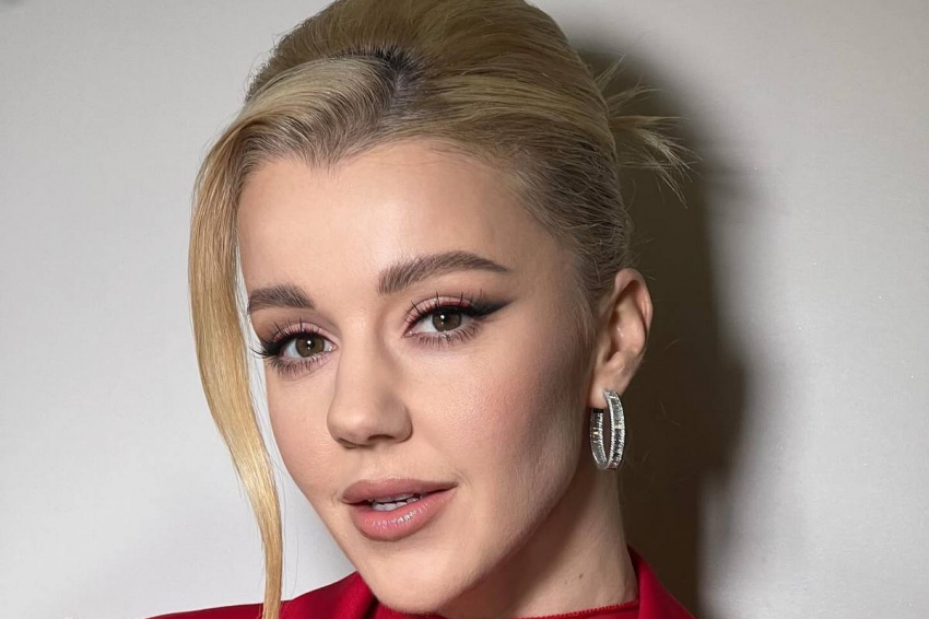 Юлианна Караулова посоветовала девушкам не принимать дорогие подарки от поклонников