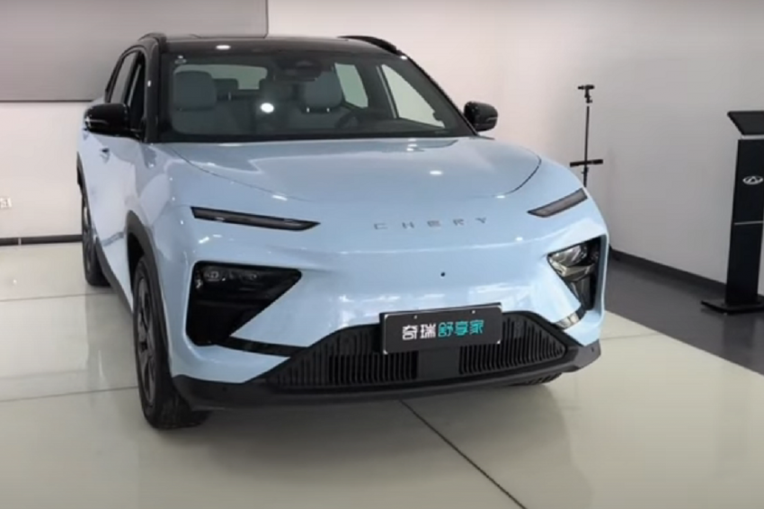 В Москве запустили на дороги редкий кроссовер Chery eQ7 с дизайном от Pininfarina