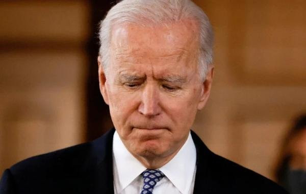 Экс-спикер Маккарти заявил, что Байден использует шпаргалки на личных встречах