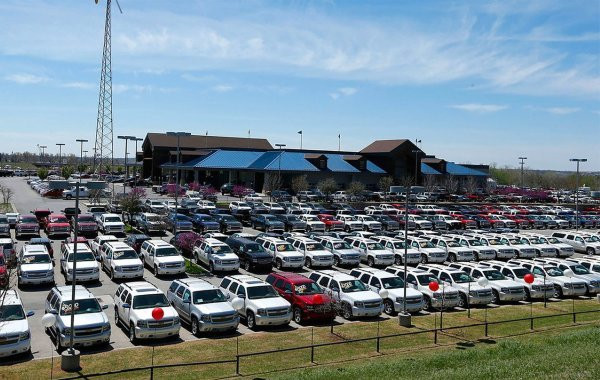 Китай по итогам февраля уступил США лидерство на мировом авторынке