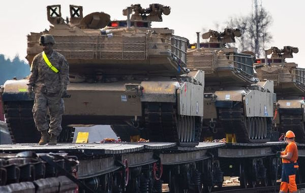 Поезд с американскими танками, который направлялся в Болгарию, развернули в Греции
