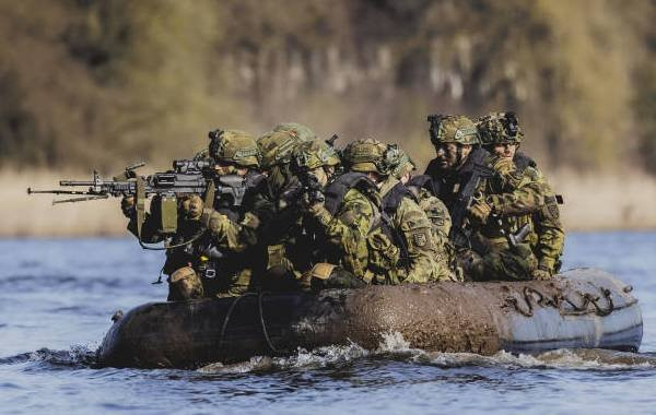 Figaro: французская армия не сможет справиться с российской на Украине