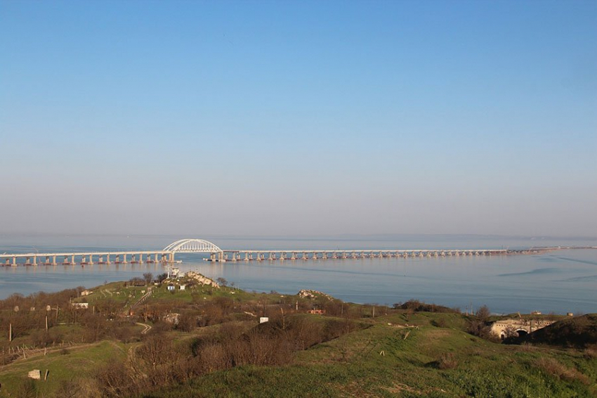 В Крыму на пункте пропуска под днищем машины обнаружили взрывное устройство